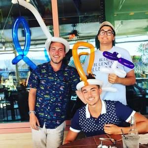 Meet your Posher, Ƭaylor